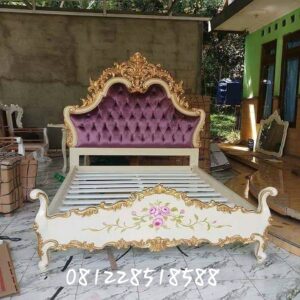 Tempat Tidur Mewah Ukiran