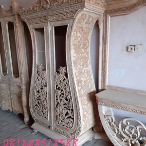 Lemari Hias Ukiran Jati Klasik