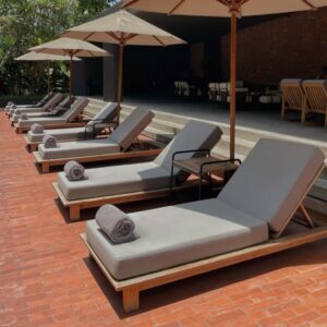 Sofa Santai Kolam Renang